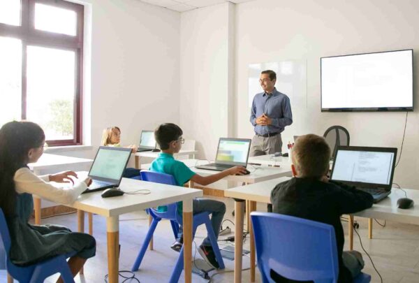 Virtual Classroom Software Development for Teaching